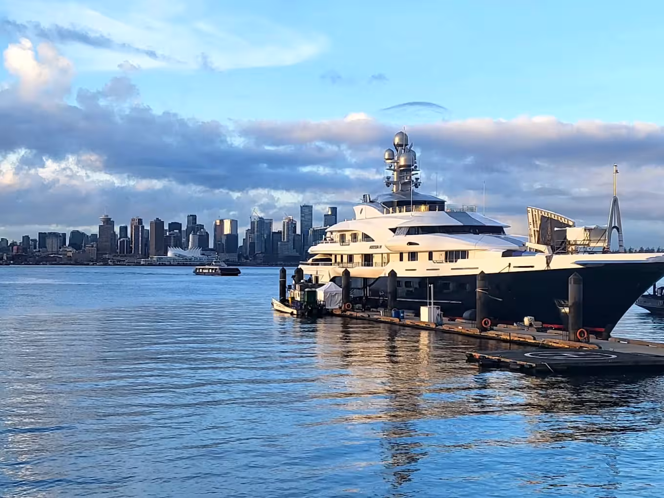 Professional home care services in North Vancouver BC - compassionate caregivers helping seniors